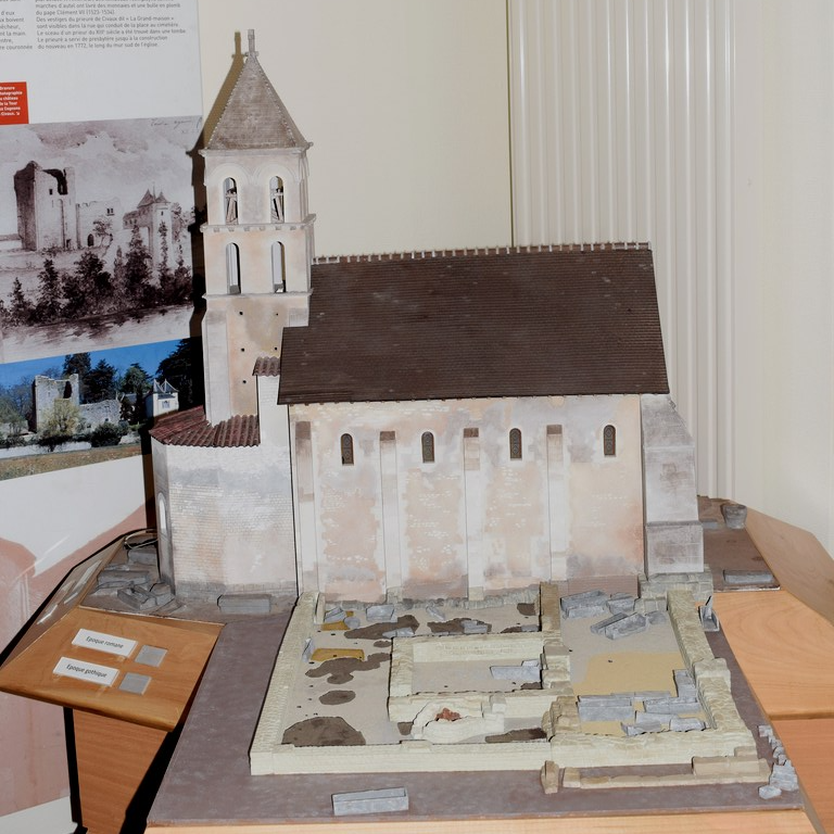 maquette de l'église et des vestiges archéologiques adjacents